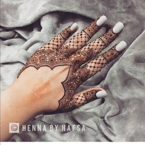 Meet your Posher, Suad